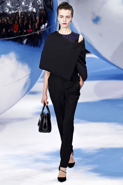 Look 28